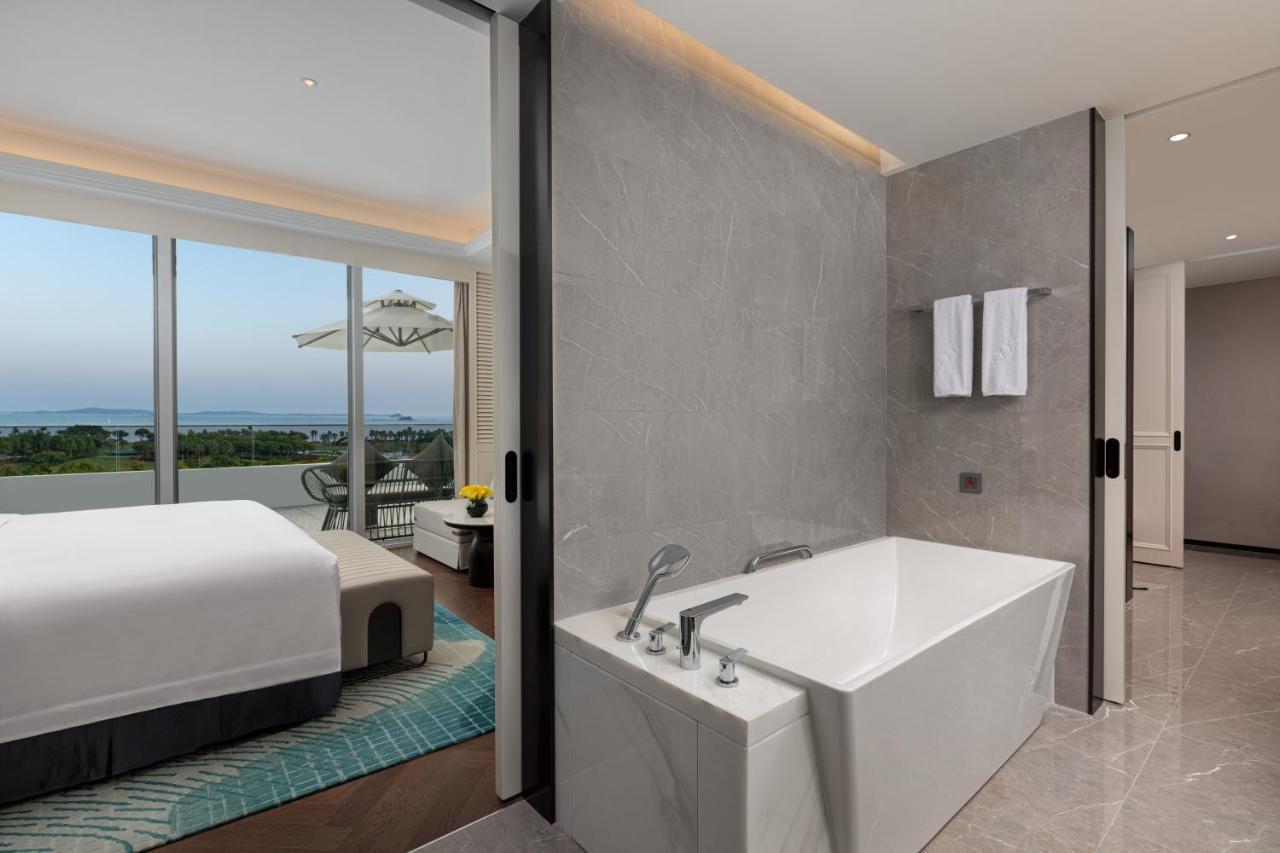 Xiamen International Seaside Hotel -Hotel Corridor Leads To The Stone Exhibition Hall Exterior foto