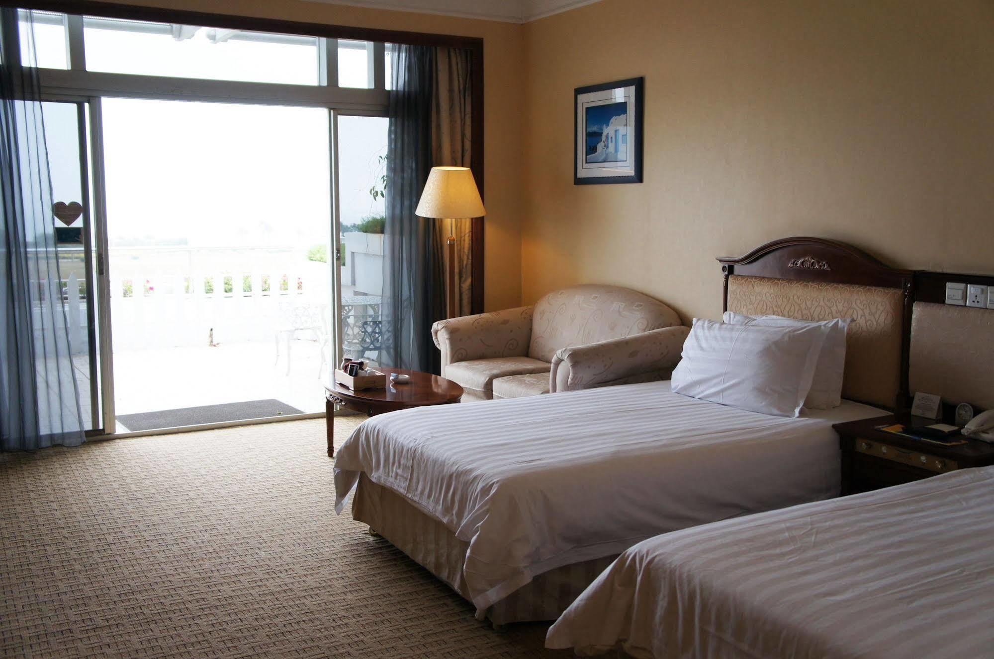 Xiamen International Seaside Hotel -Hotel Corridor Leads To The Stone Exhibition Hall Exterior foto